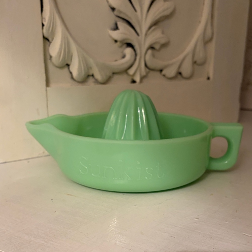 Sunkist Green Jadeite Reamer Juicer - Picture 3 of 6